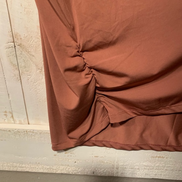 Mauve Short Sleeve Top with Gold Accent - Picture 5 of 5